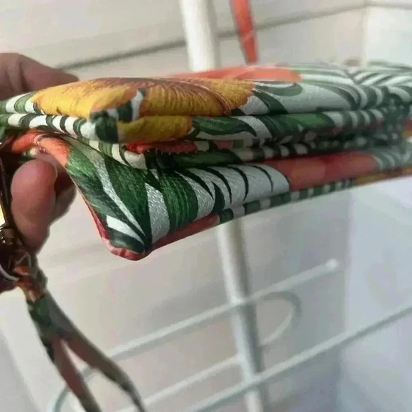 Jen and Co Crossbody Bag with matching wallet and phone wallet - Picture 3 of 16